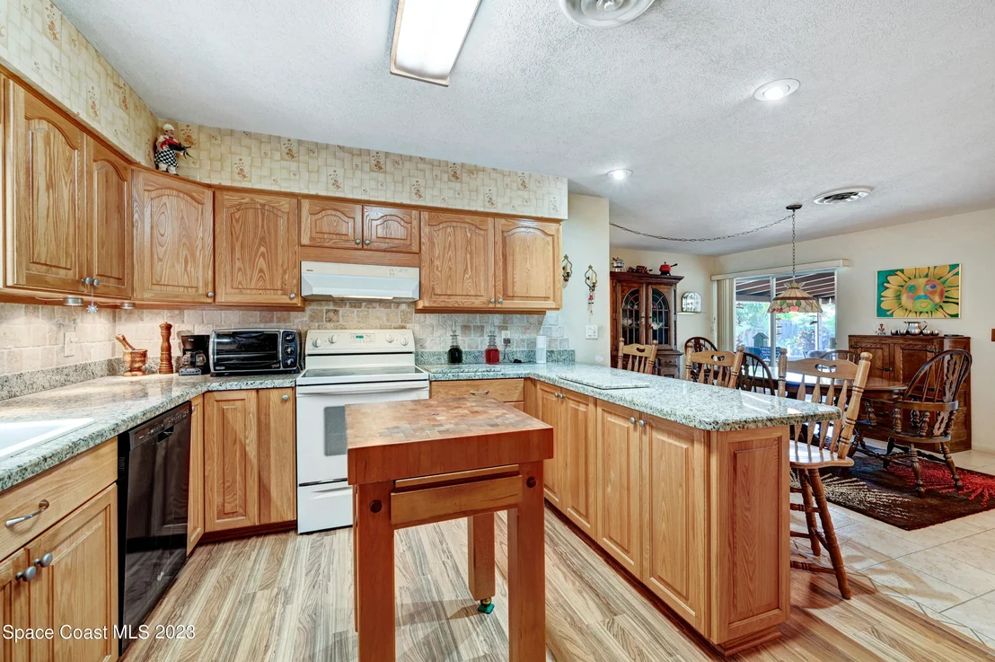 Photo of 621 N Robert Way