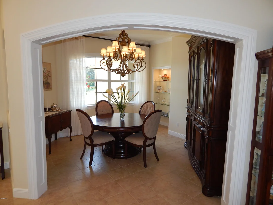 Photo of 211 SE Devlin Court