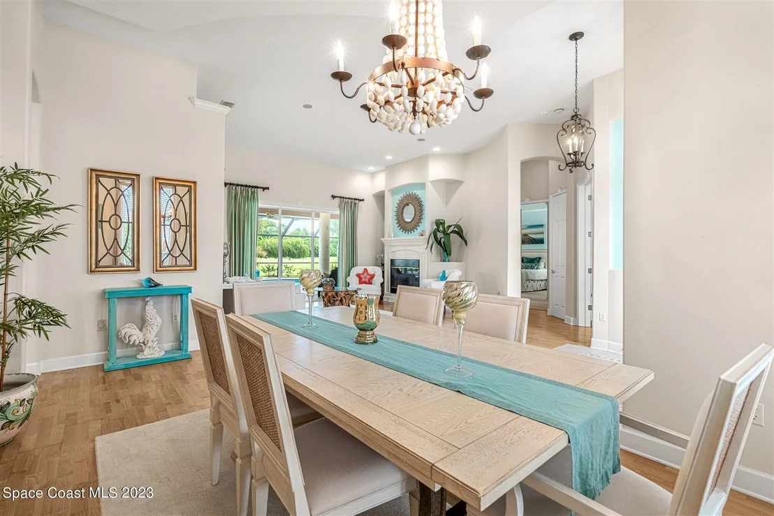 Photo of 915 Chatsworth Drive