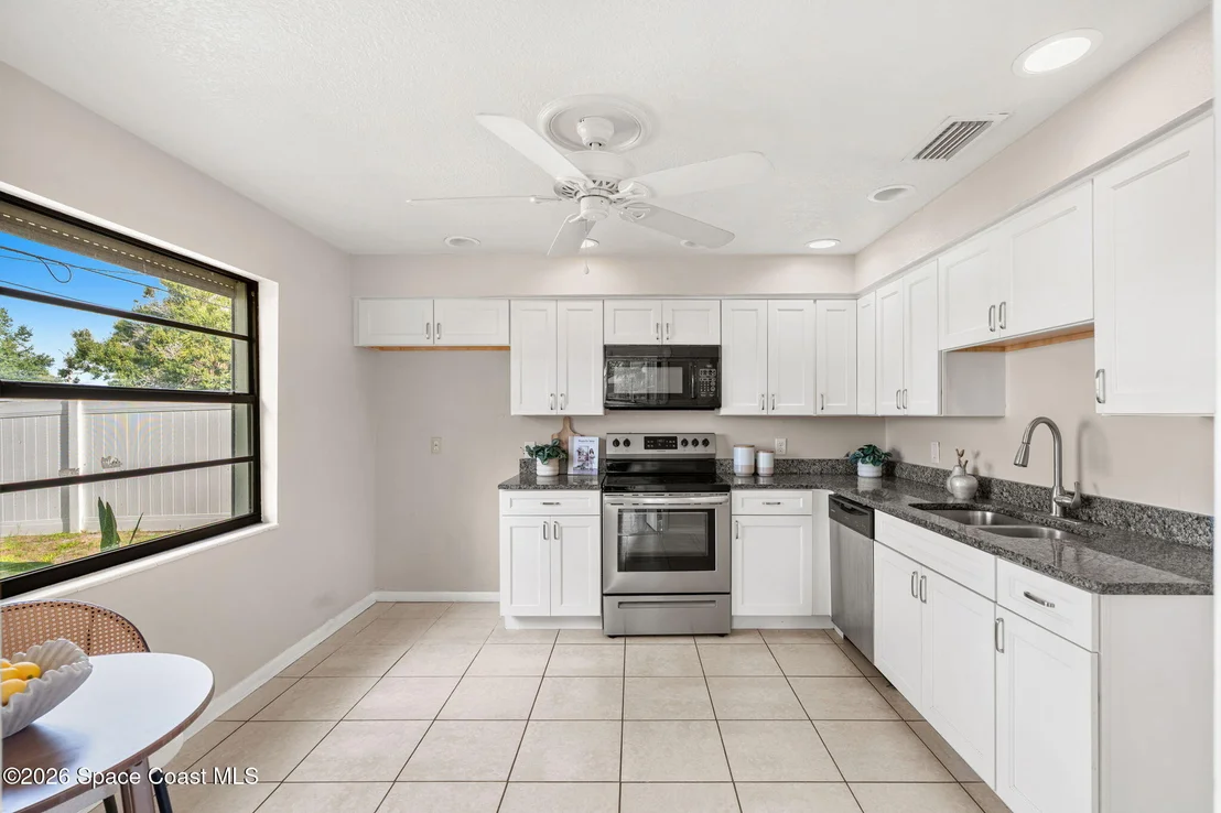 Photo of 696 Van Buren Street
