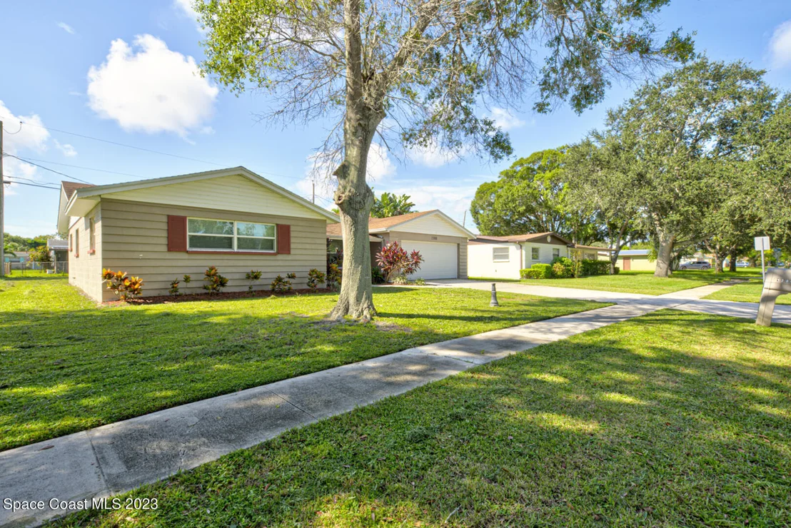 Photo of 1380 Estridge Drive