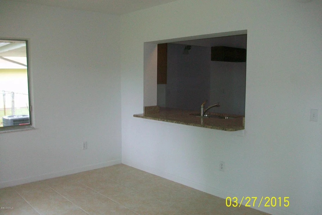 Photo of 1132 NE Mariposa Drive