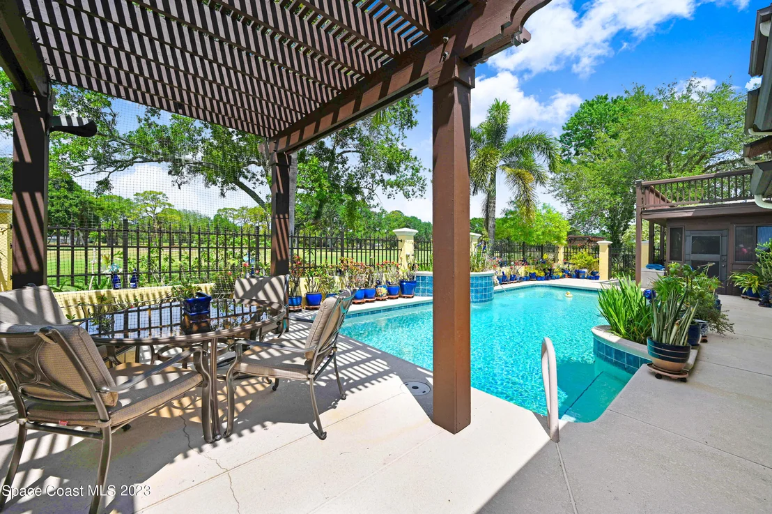 Photo of 1102 Fairlawn Drive