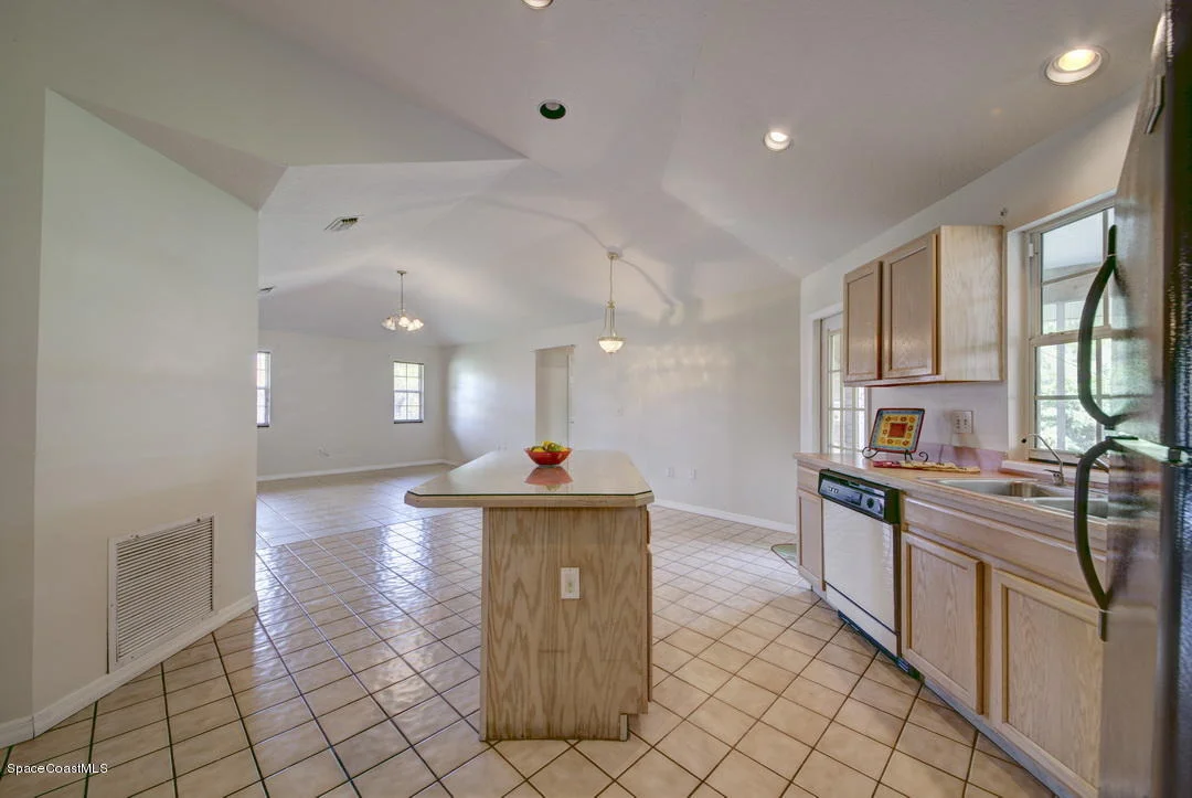 Photo of 307 SE Abello Road SE