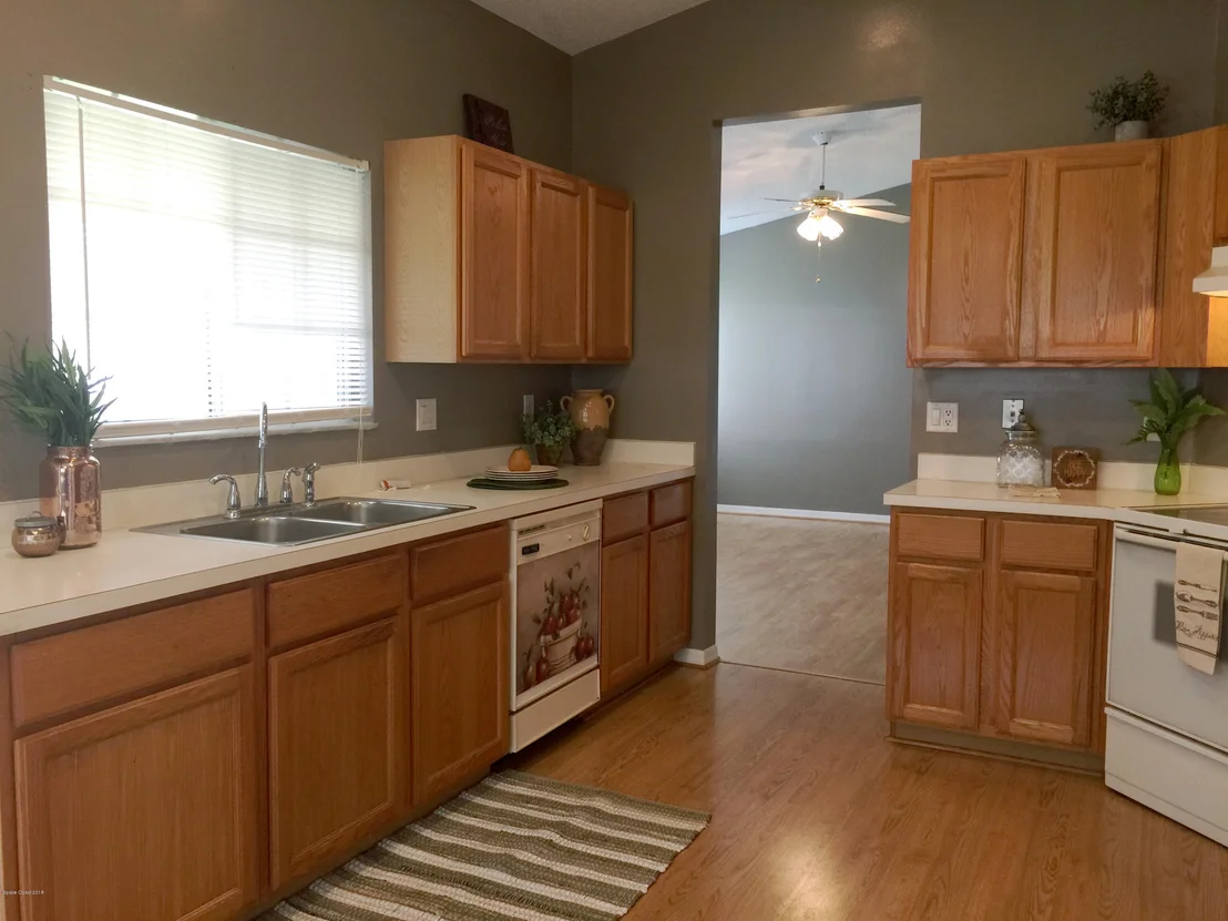 Photo of 1223 Goldenrod Circle NE
