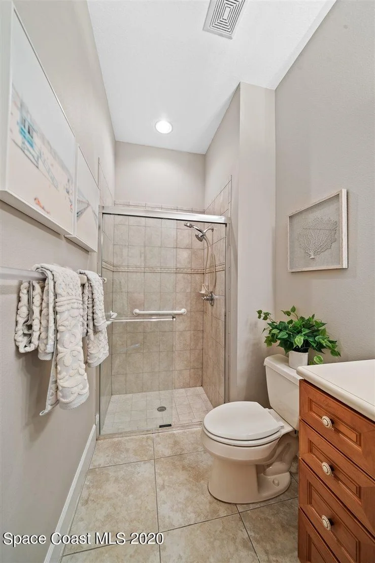 Photo of 925 Chatsworth Drive