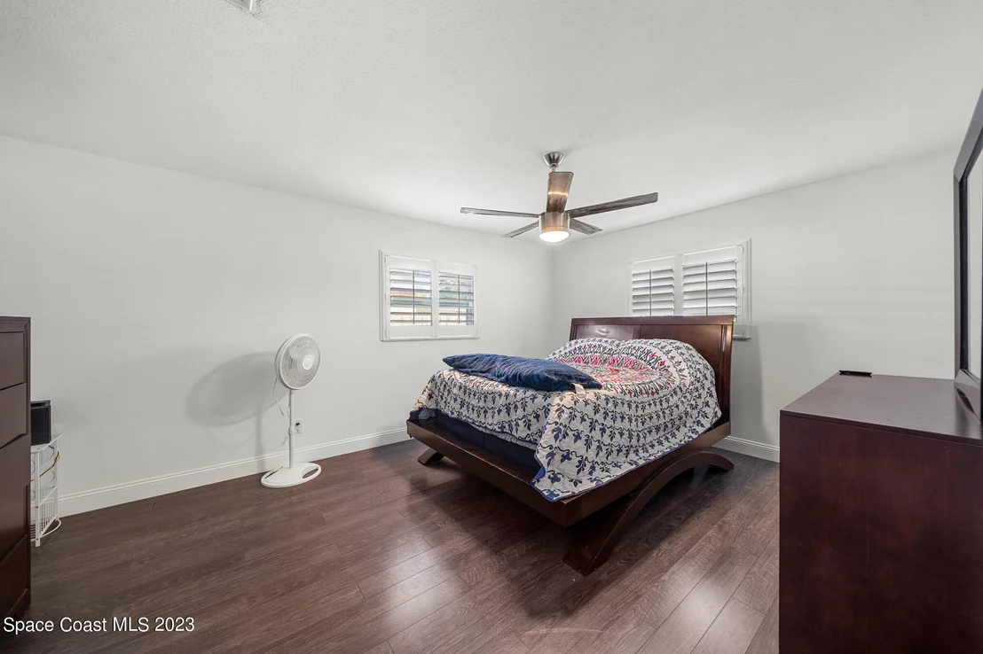 Photo of 990 Emerald Road SE