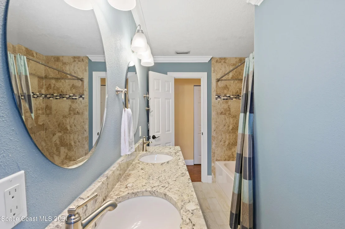 Photo of 2416 Lakeview Drive