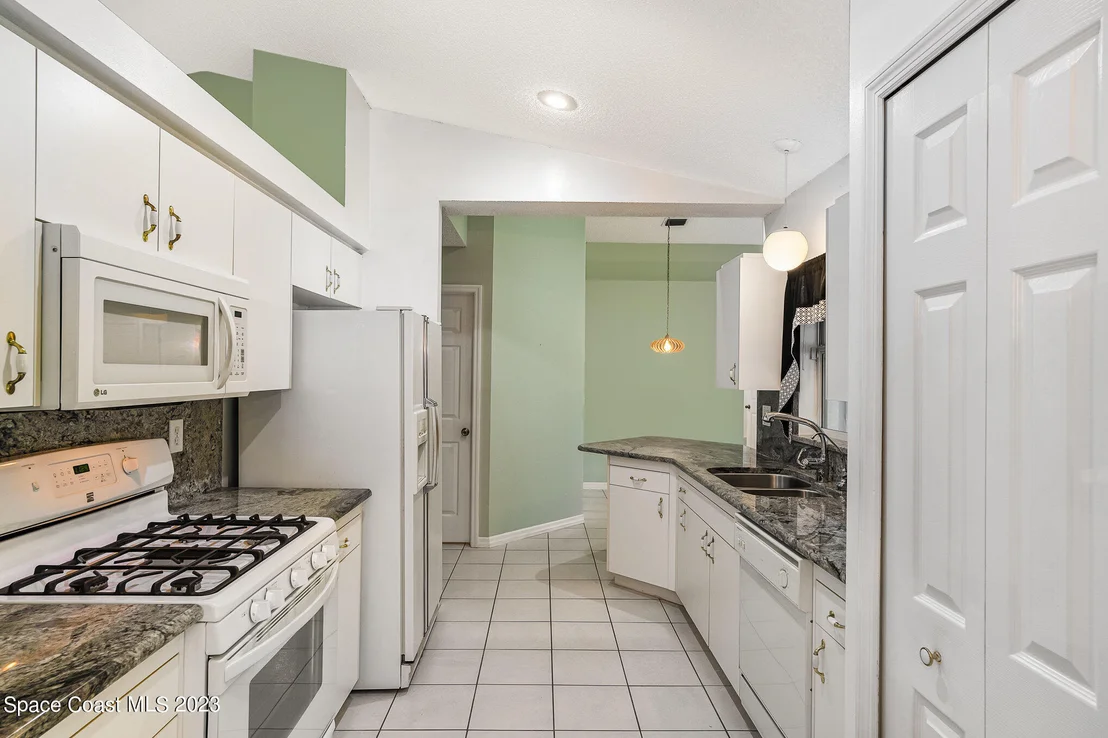 Photo of 4335 South Lakes Circle