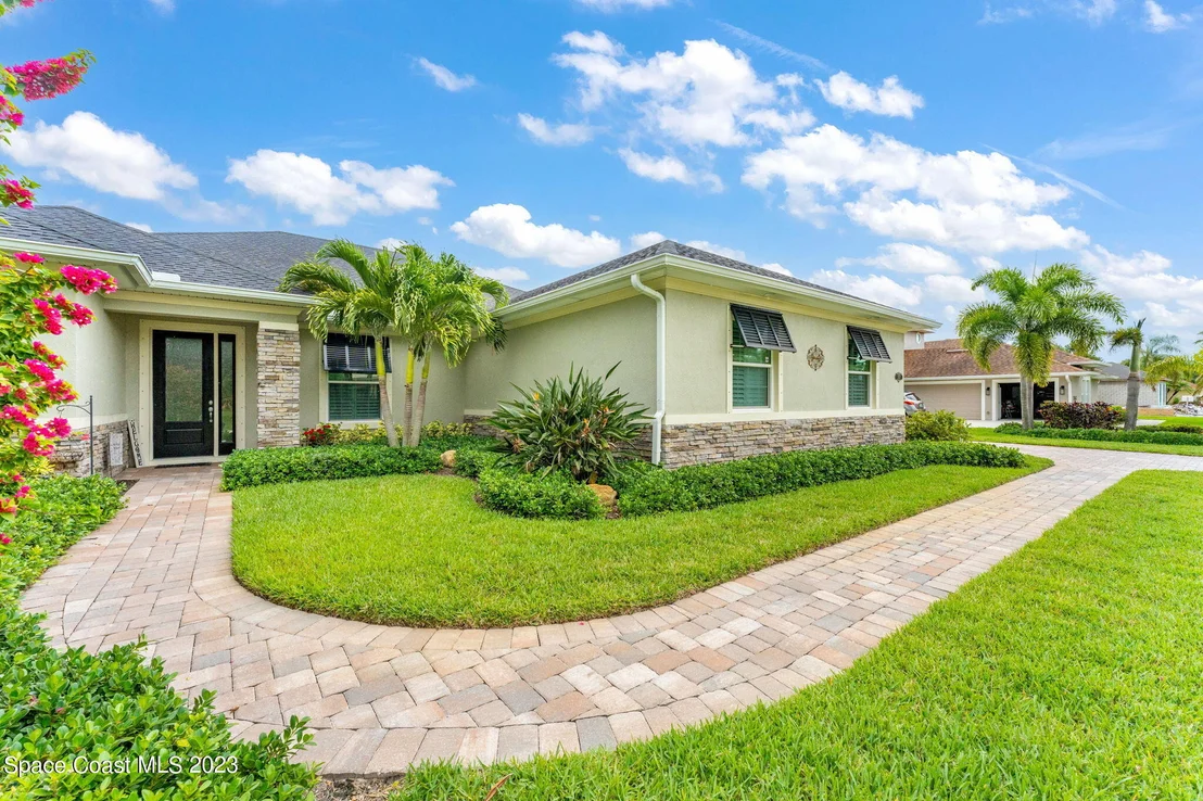 Photo of 2037 Windbrook Drive SE