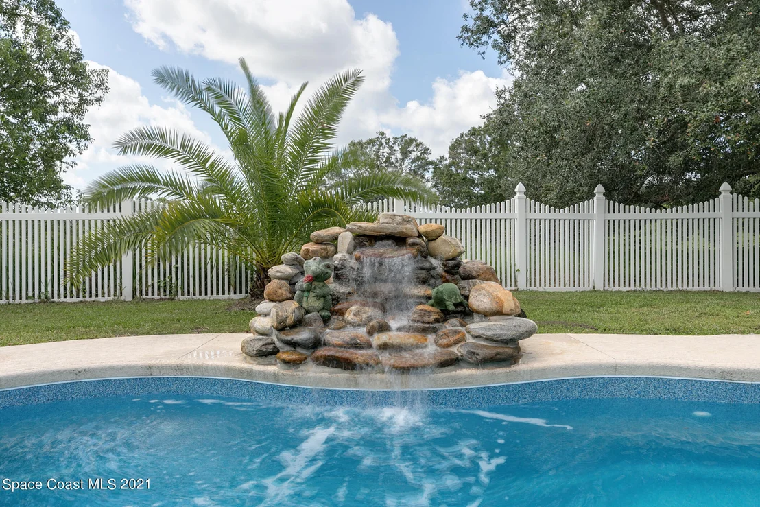 Photo of 914 Waialae Circle NE