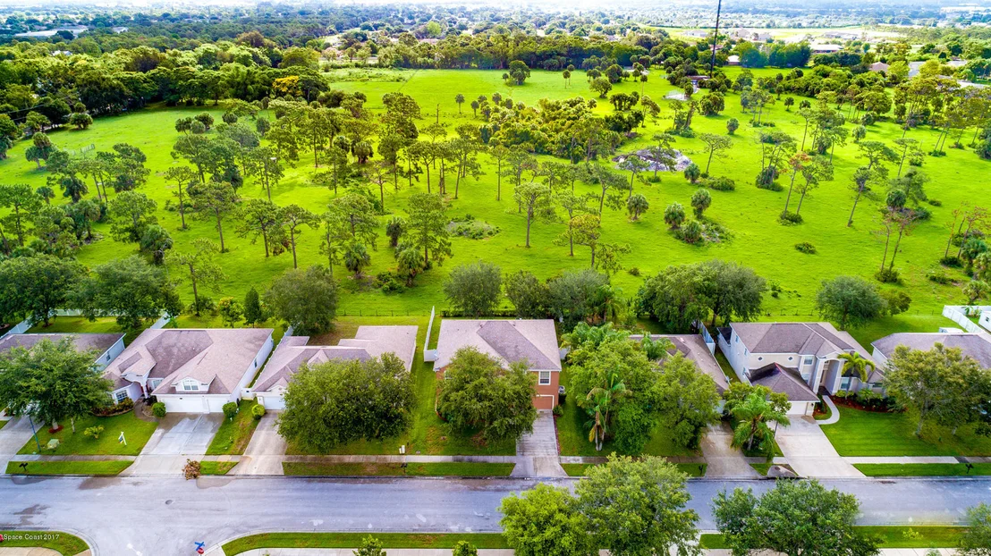 Photo of 981 Hollister Drive