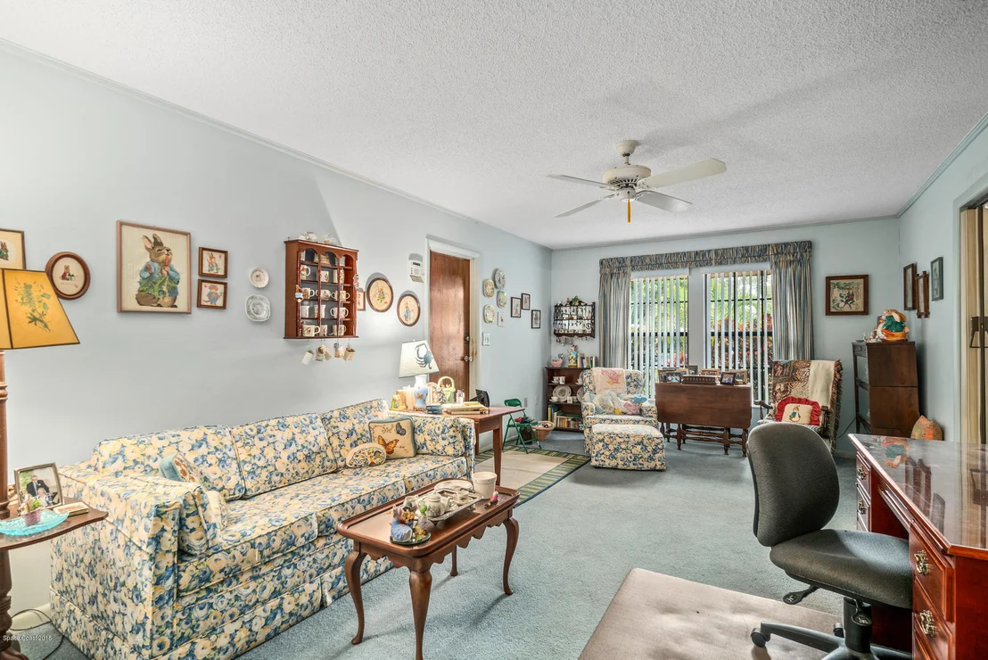 Photo of 2218 N Riverside Drive