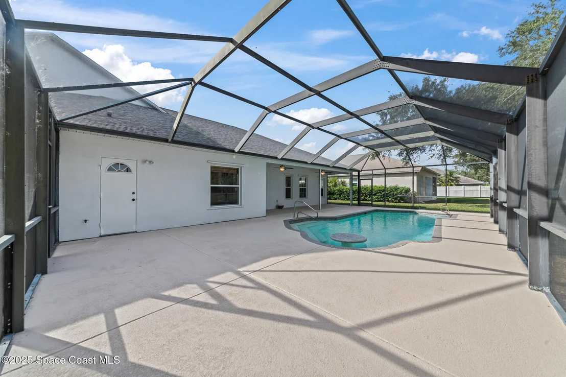 Photo of 1785 Windbrook Drive SE