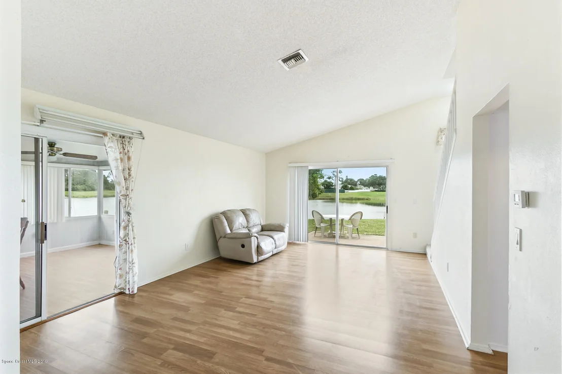 Photo of 1013 Goldenrod Circle NE