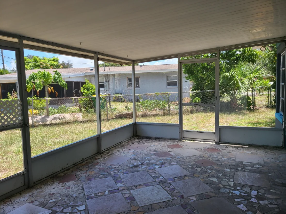 Photo of 819 W Highland Drive