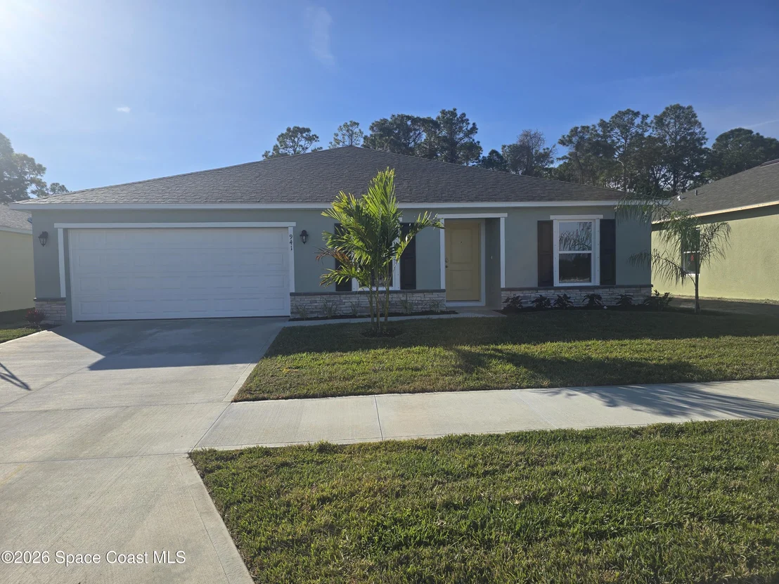 Photo of 941 SW Richmond Circle SW