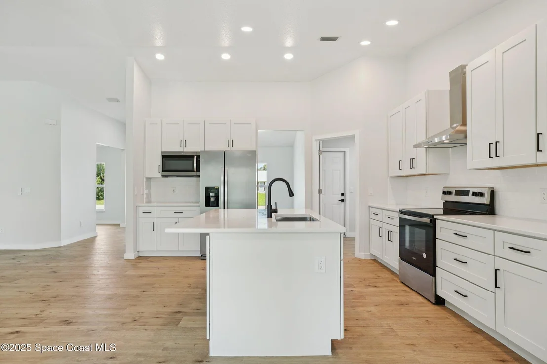 Photo of 1441 Eldron Boulevard SE
