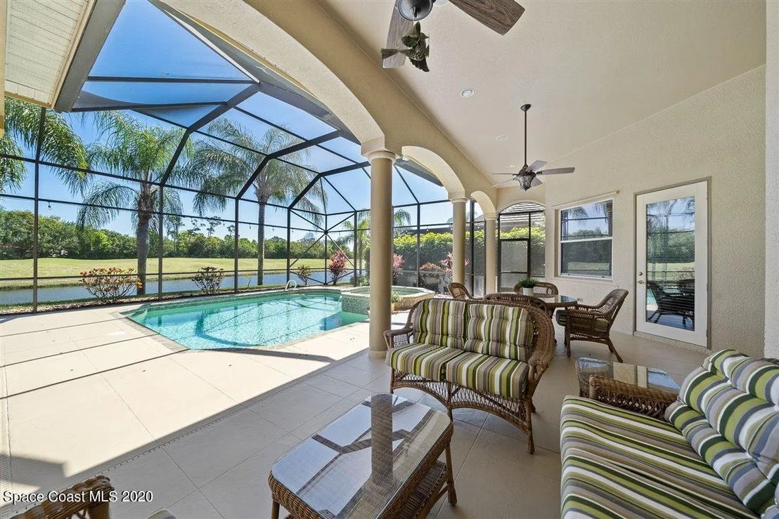 Photo of 925 Chatsworth Drive