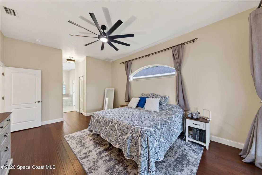 Photo of 1848 Windbrook Drive SE