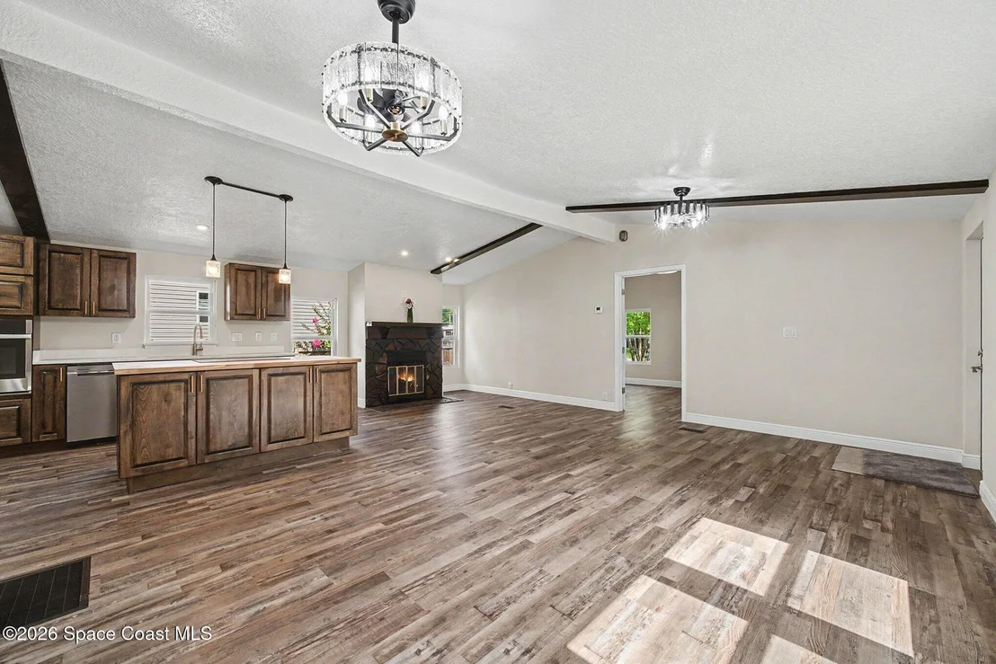 Photo of 24414 Maxwell Street
