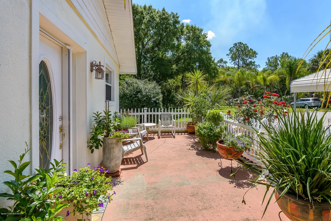 Photo of 1390 Hall Road