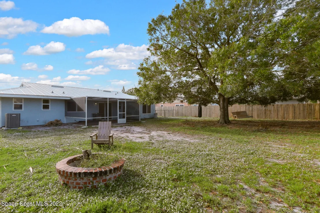 Photo of 1310 Mariposa Drive NE