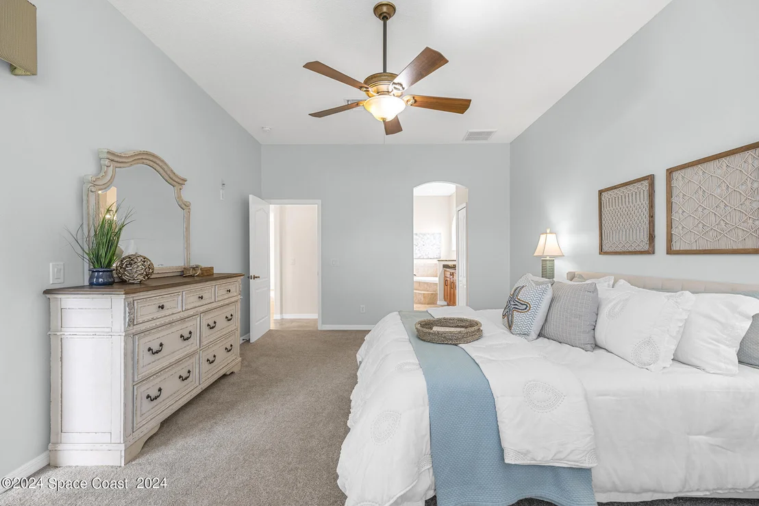 Photo of 1878 Windbrook Drive SE