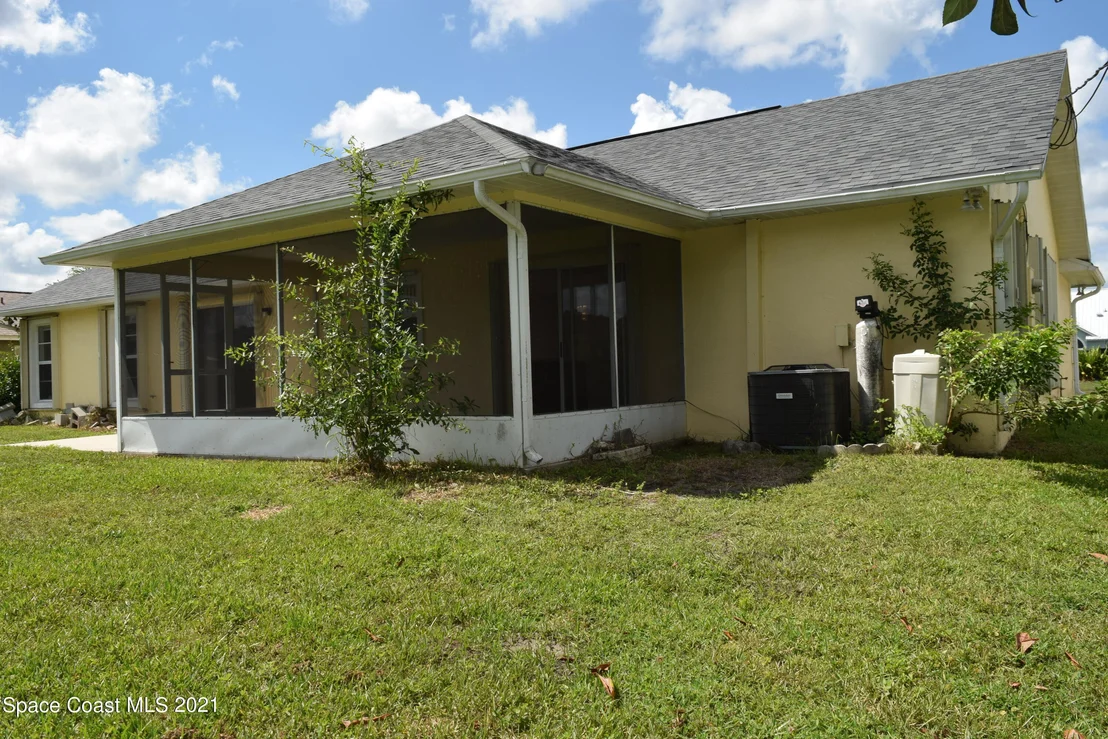Photo of 816 Seven Gables Circle SE