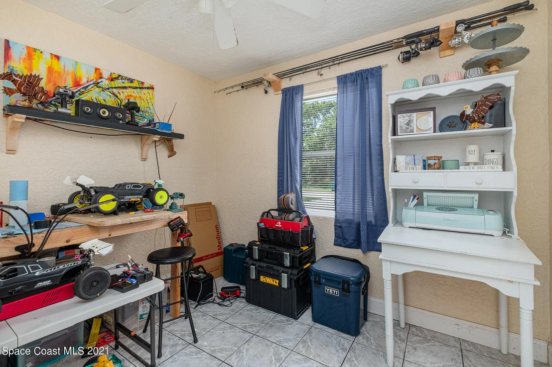 Photo of 1585 Old Colonial Way