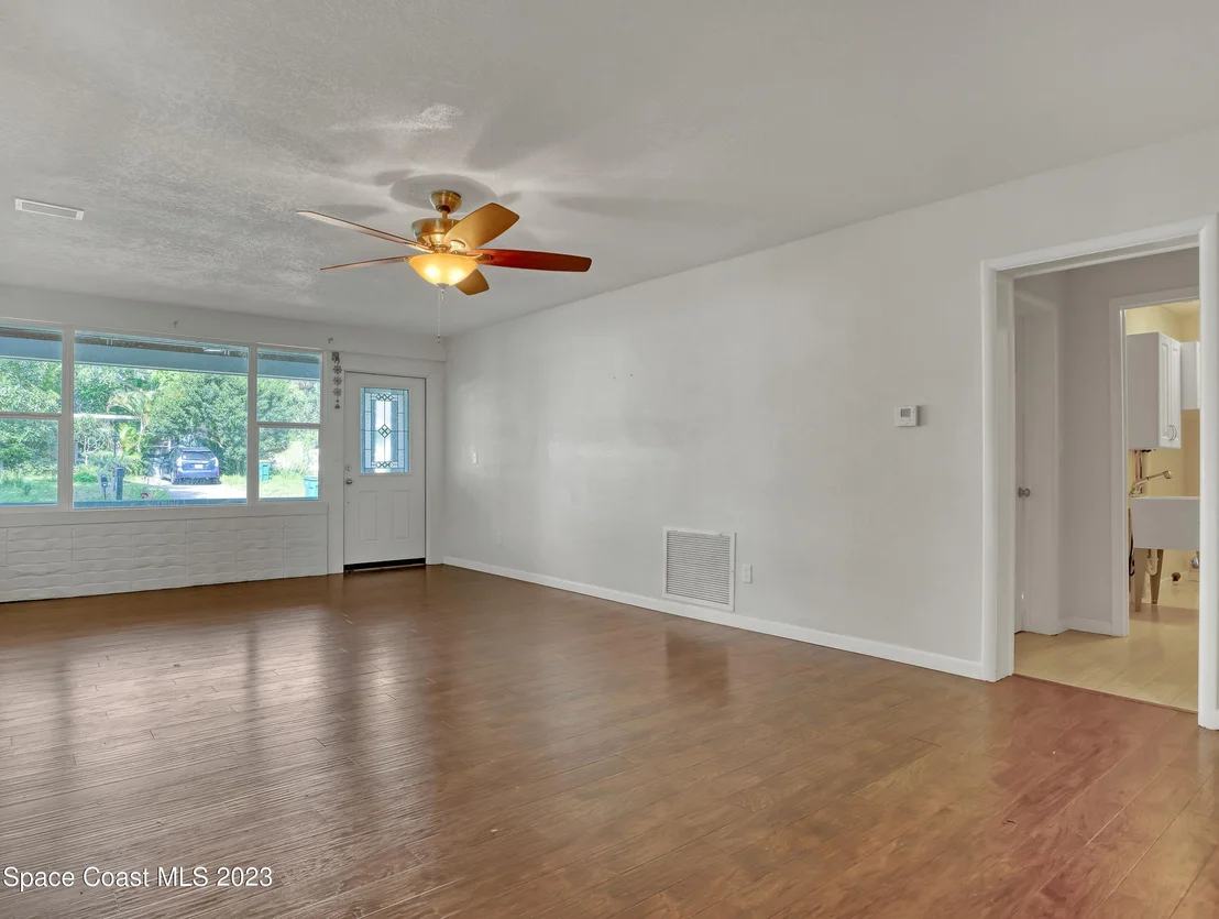 Photo of 485 Hillside Court