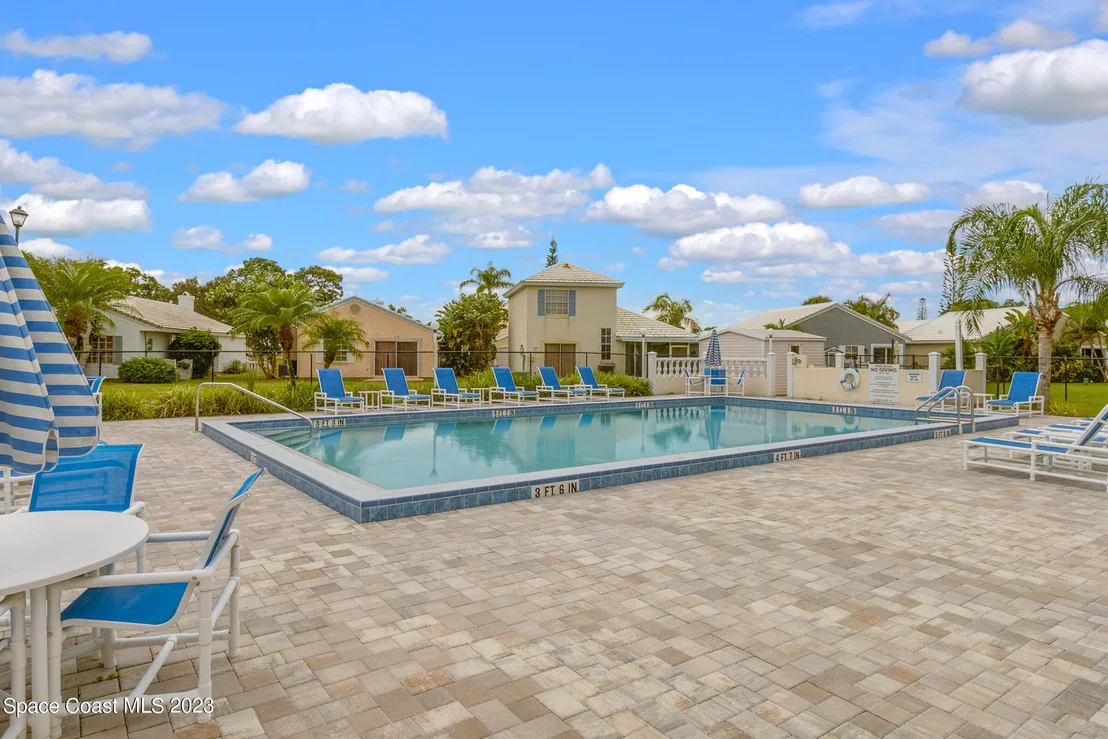Photo of 921 Wateroak Drive NE