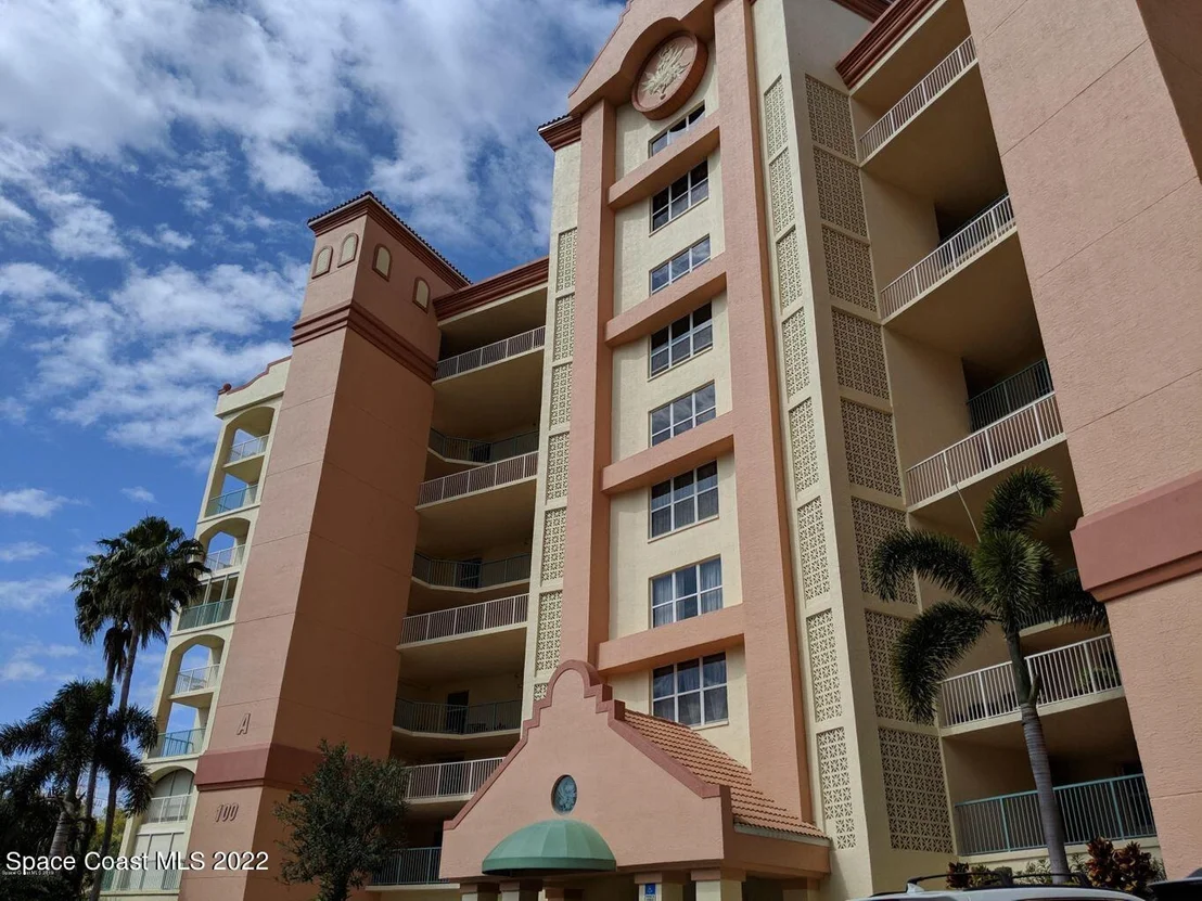 Photo of Unit 702 at 100 Riverside Drive