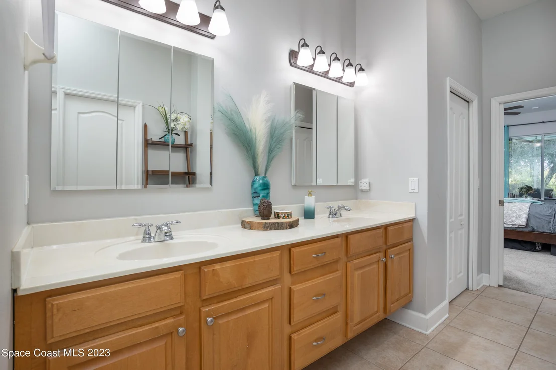 Photo of 1647 Auburn Lakes Drive