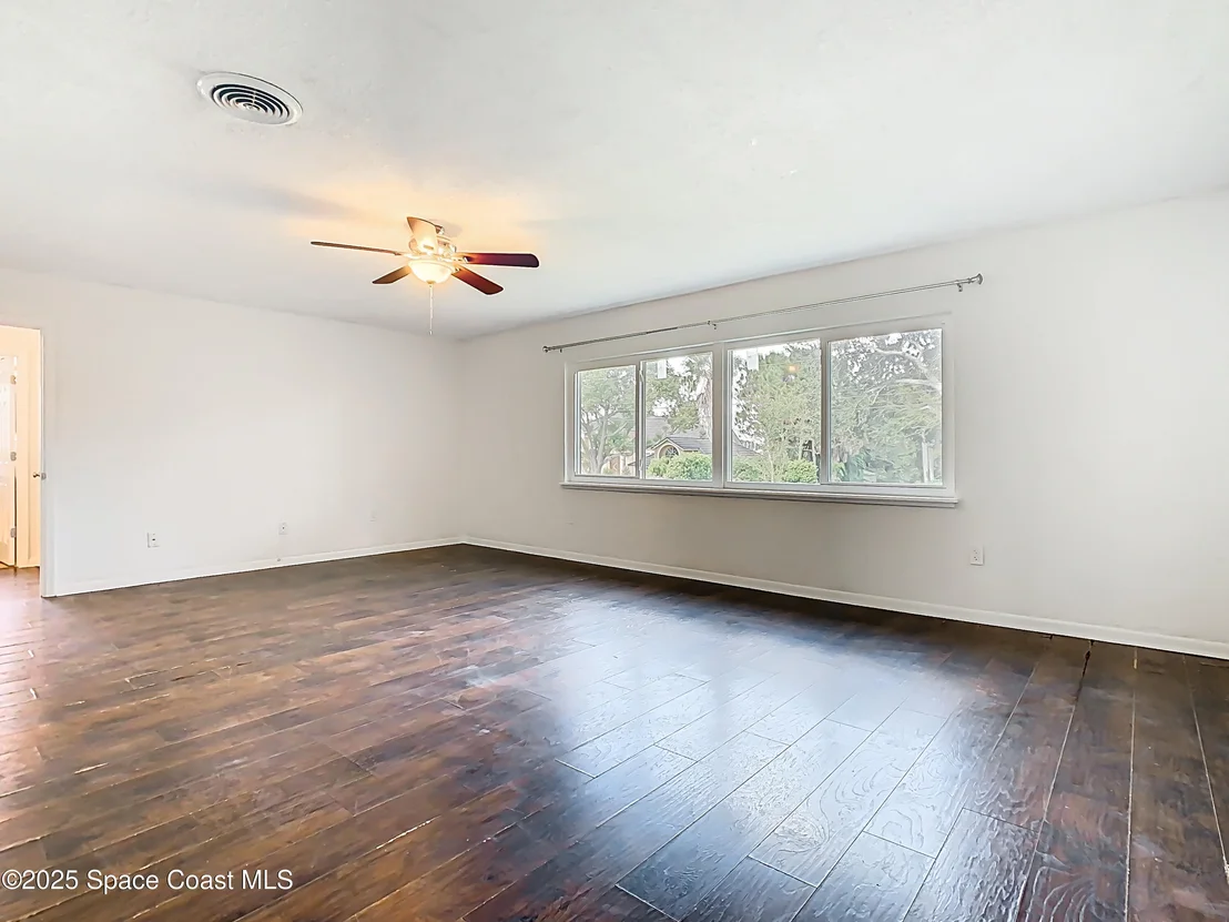 Photo of 819 W Whitmire Drive