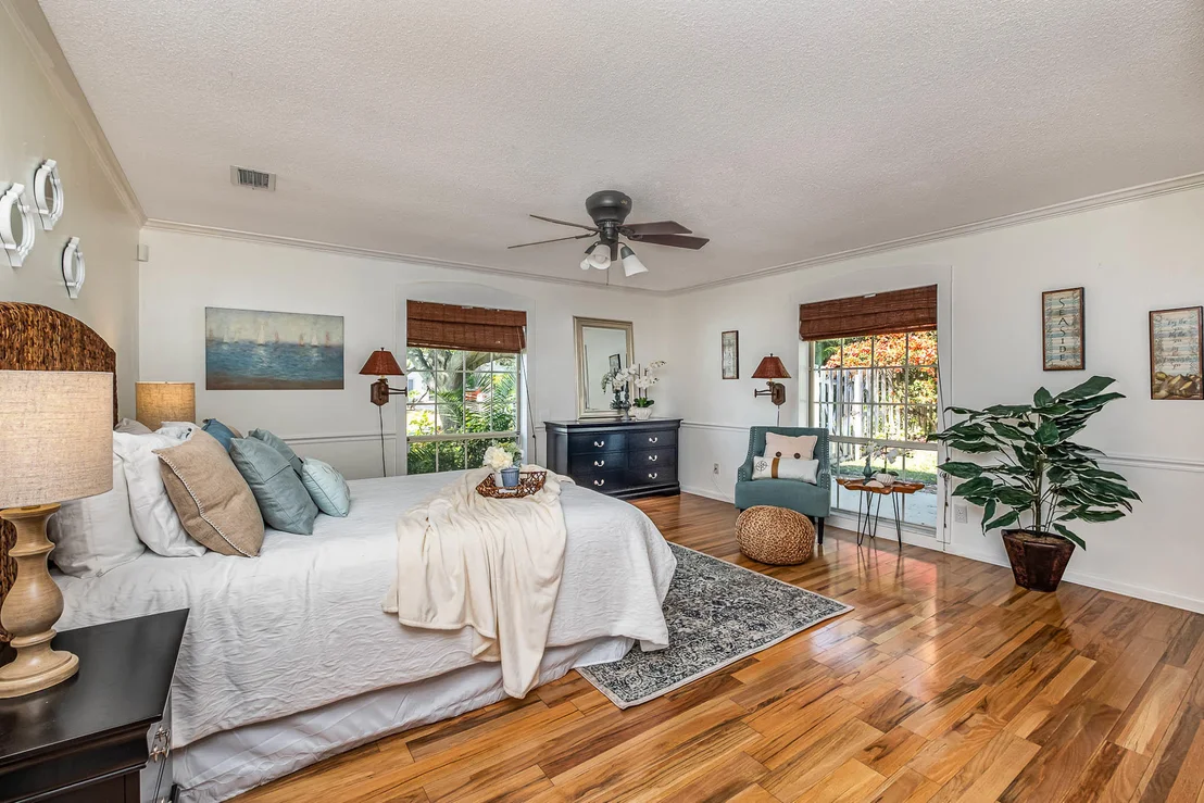 Photo of 201 S Riverside Drive