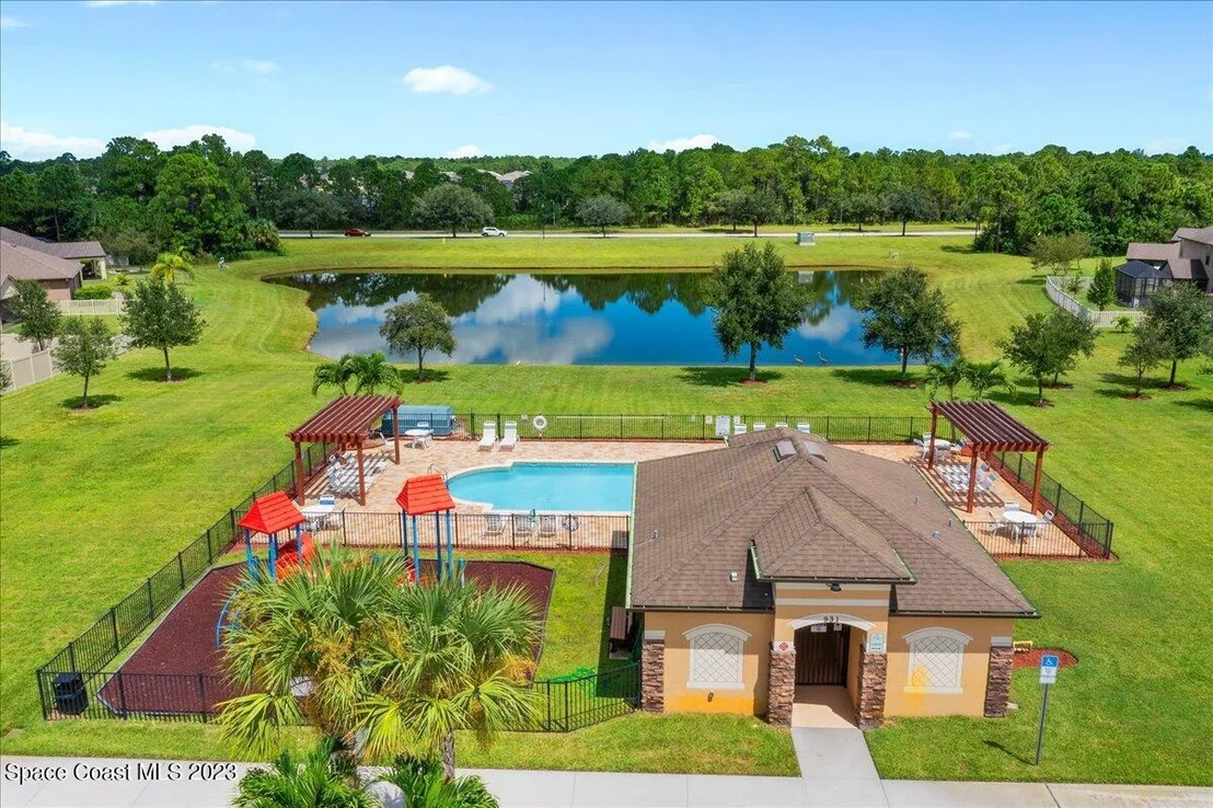 Photo of 930 Dillard Drive SE