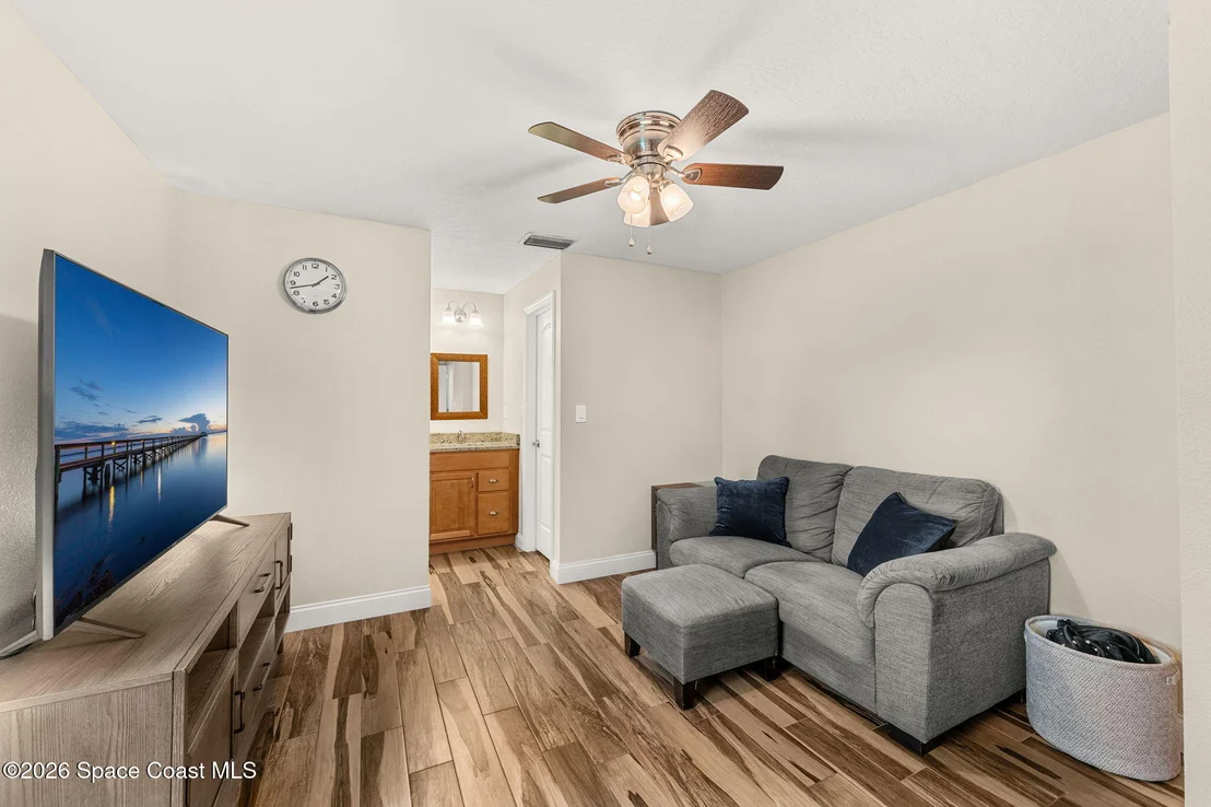 Photo of 5687 Holden Road