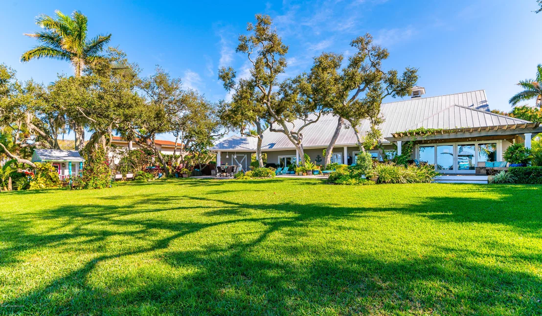Photo of 800 S Riverside Drive