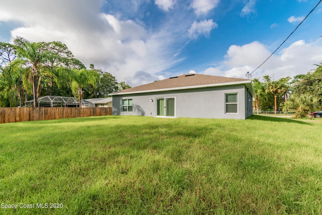 Photo of 850 Lyons Cir Circle NW