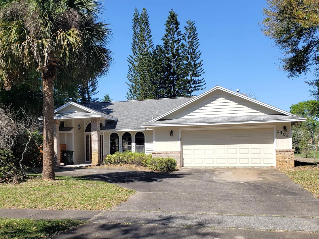 Photo of 1304 Heritage Acres Boulevard