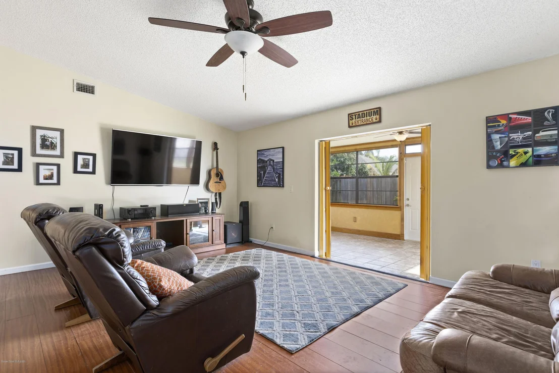Photo of 823 Levitt Parkway