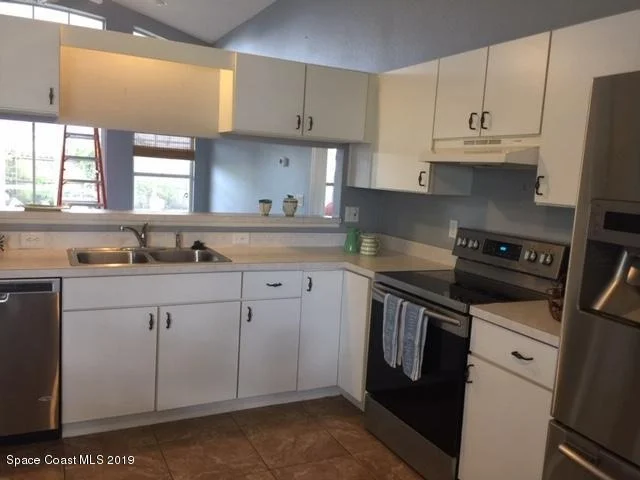 Photo of 2064 Lansing Street