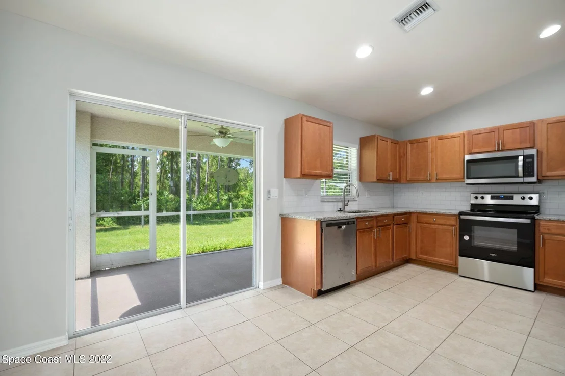 Photo of 1062 Summa Boulevard