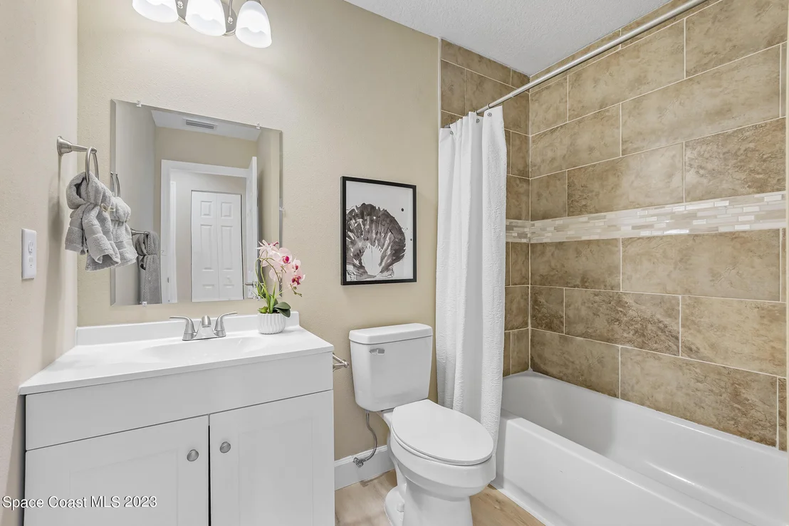 Photo of 1070 Mariposa Drive NE
