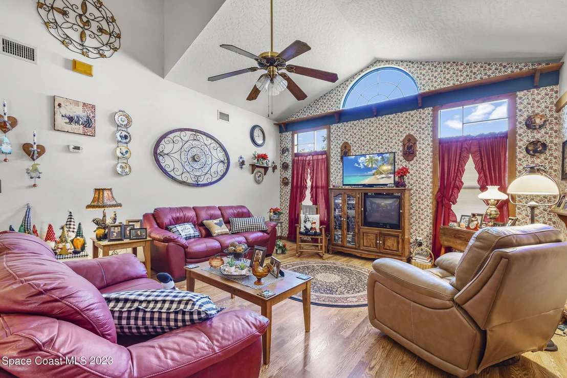 Photo of 889 Spanish Wells Drive