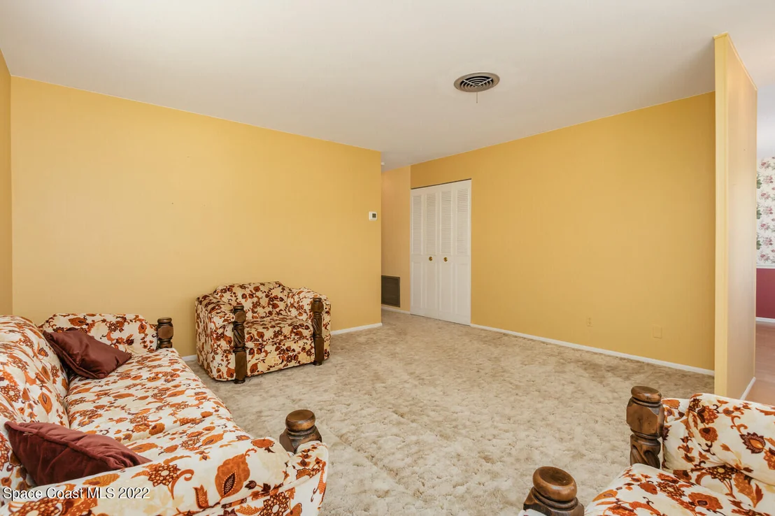 Photo of 2205 Lakeview Drive