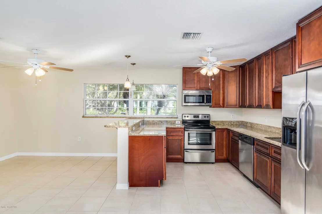Photo of 830 Heron Road