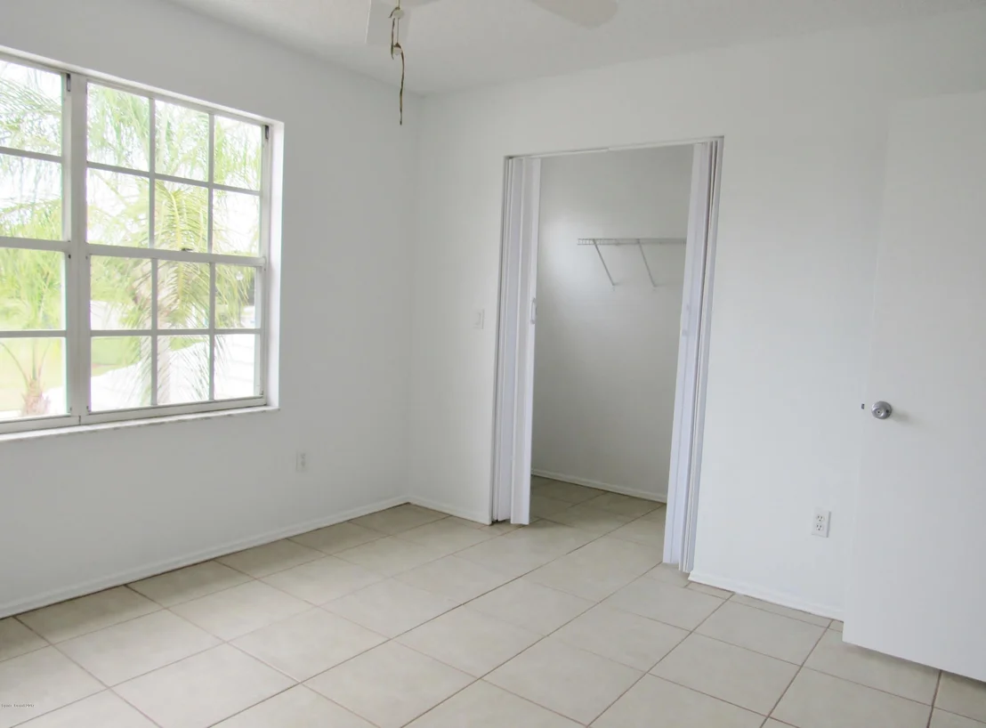 Photo of 969 NE Wateroak Drive