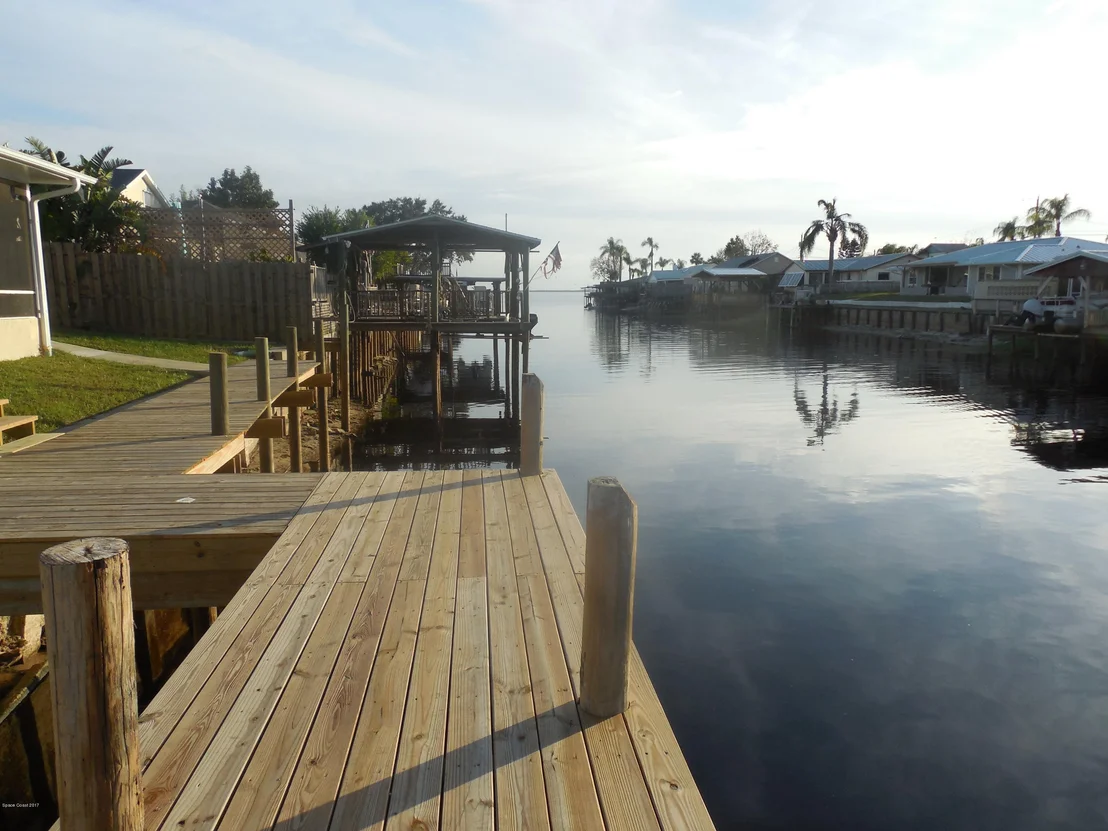Photo of 830 Heron Road